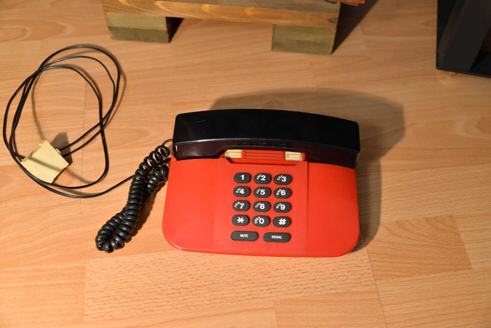 Stary telefon RCL-2006 PRL