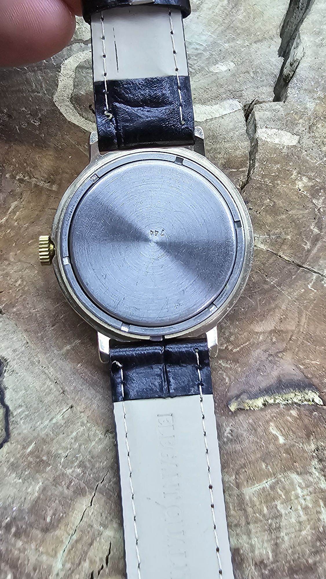 Stary pozłacany zegarek poljot