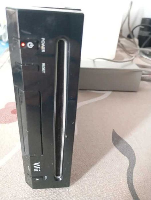 Wii preta com alimentador e cabo tv