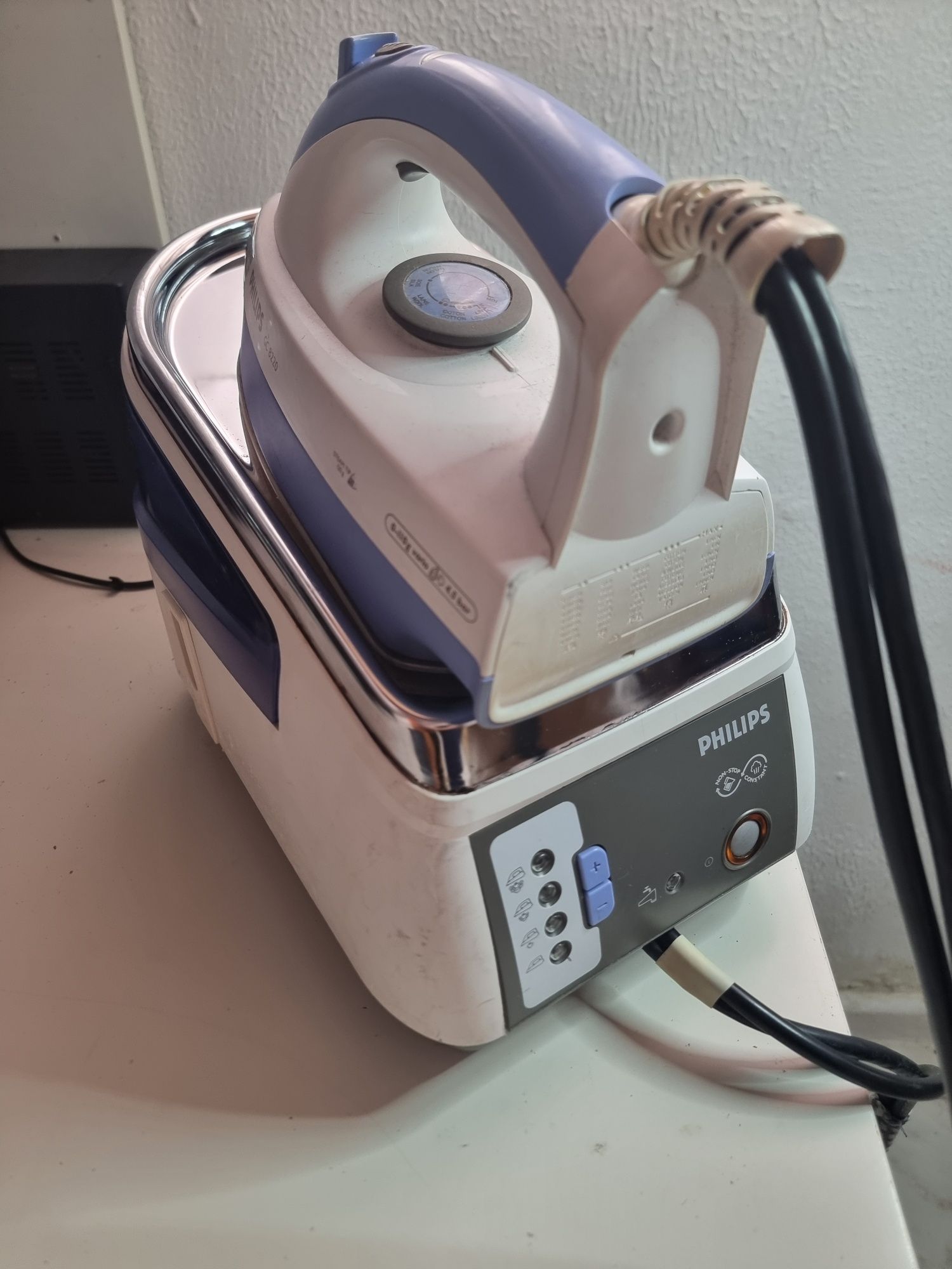 Ferro com Caldeira Philips GC 8220