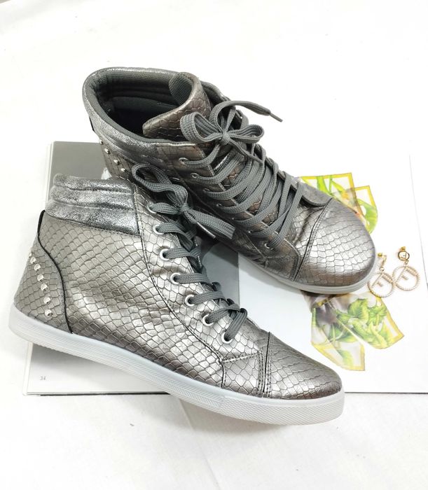 Серебряные сникерсы хайтопы змеиный принт 39 размер кроссовки кеды