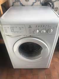 Maquina de lavar roupa Indesit avariada