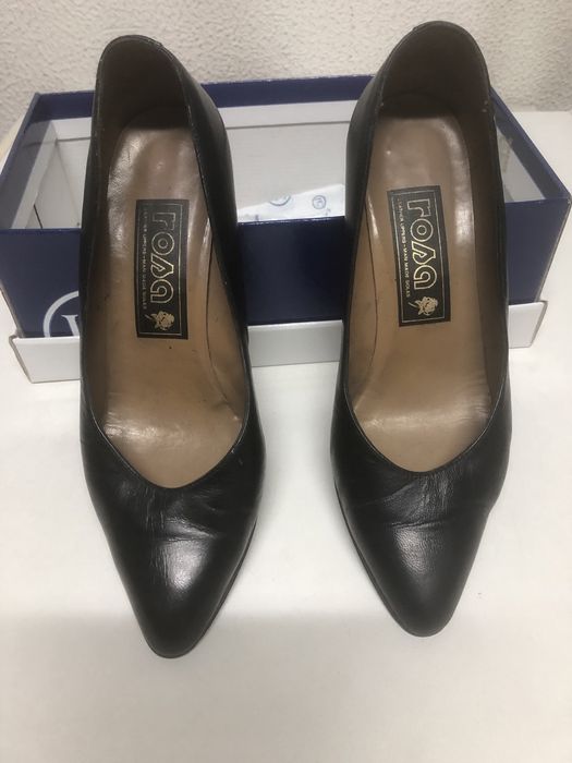 Sapatos azul escuro todos em pele
