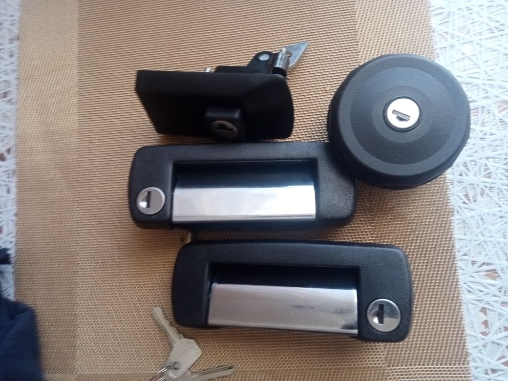 Fiat 126p ST FL, klamki zewnętrzne korek org Prl zamek kpl