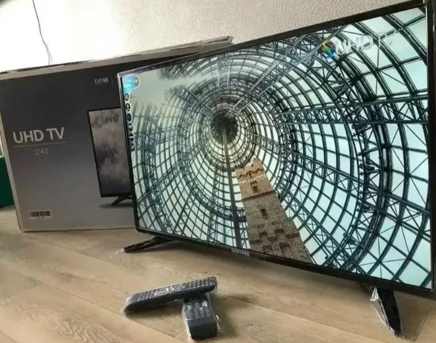 Телевизор Samsung 43диагонал,,2025 года