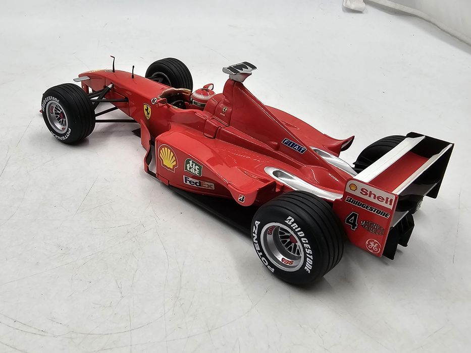 Model formuły f1 w skali 1:18 hot wheels metalowa 


Stan wizualny bar
