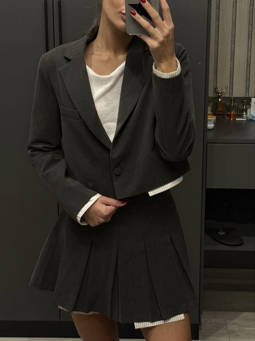 Новий костюм з юбкою