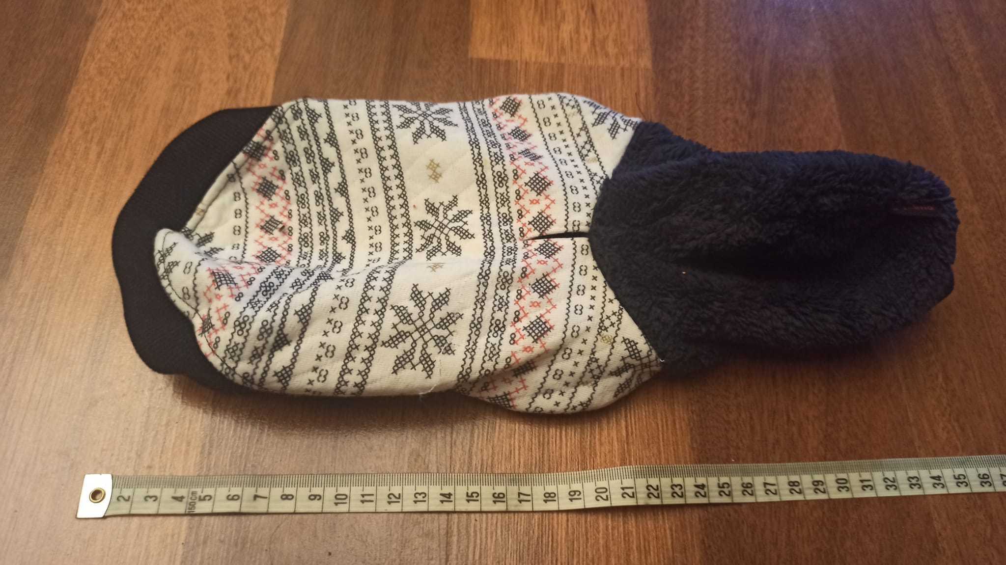 NA CEL CHARYTATYWNY Ubranko z kapturem. Długość 22 cm