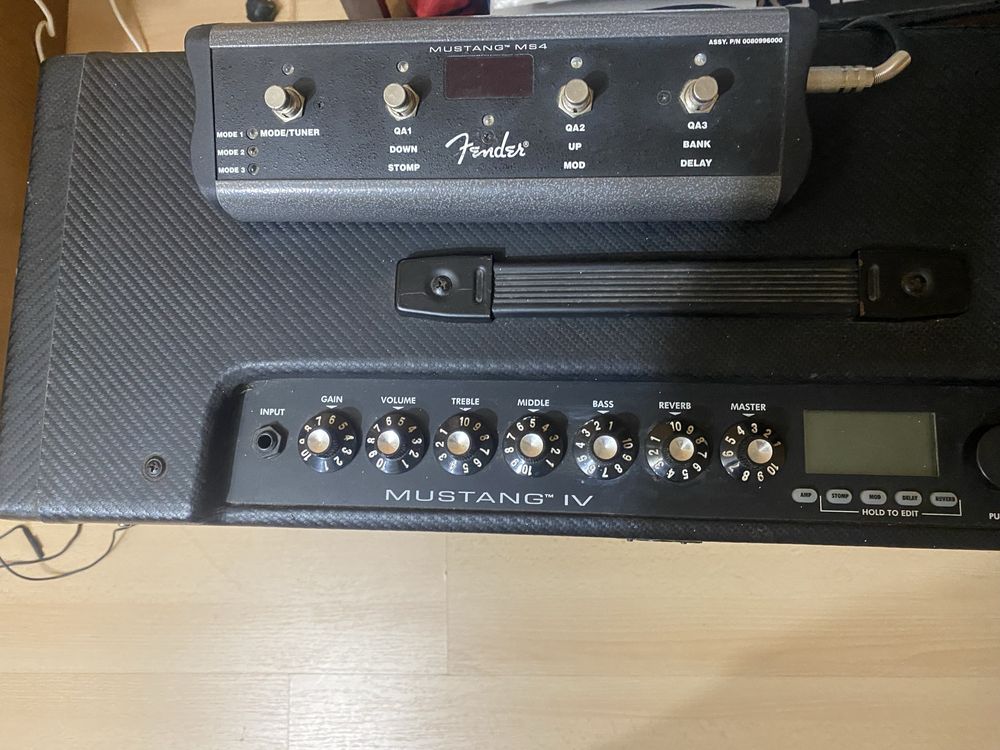 Amplificador guitarra Fender mustang IV