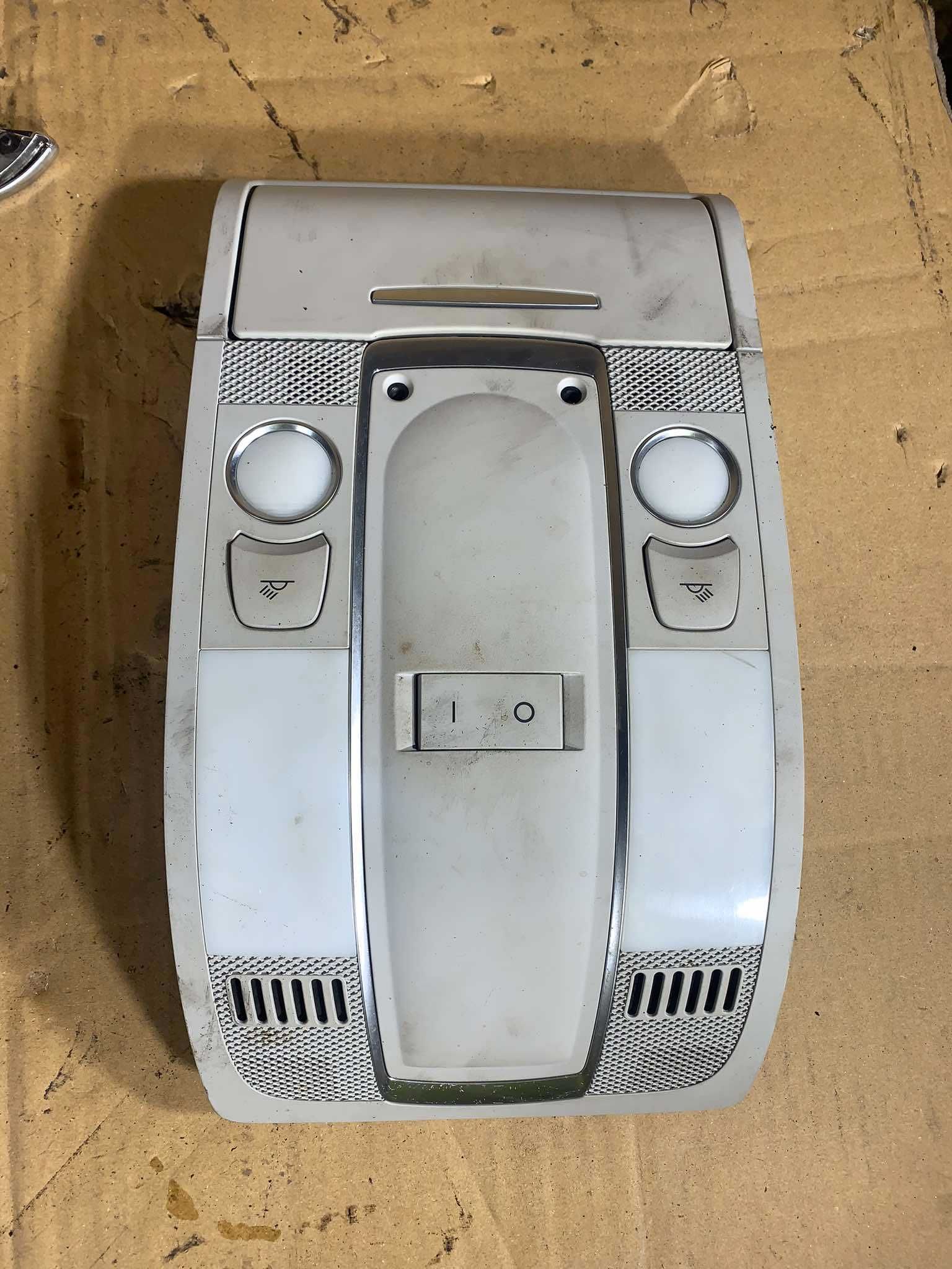 lampka podsufitki audi a6 c6
