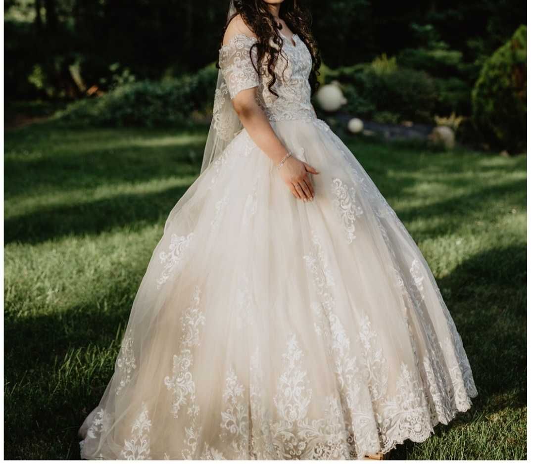 Suknia ślubna koronkowa Princess S