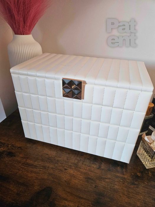 Duża biała pikowana szkatułka na biżuterię 4 poziomy z lusterkiem