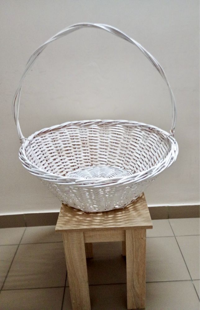 Великий плетений кошик ( тільки самовивіз)