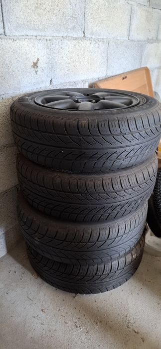 Conjunto de 4 jantes VW Golf 3 GT com 4 pneus em bom estado como novos