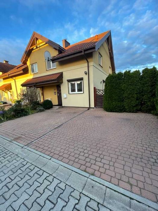 Dom z ogródkiem w centrum Góry Kalwarii