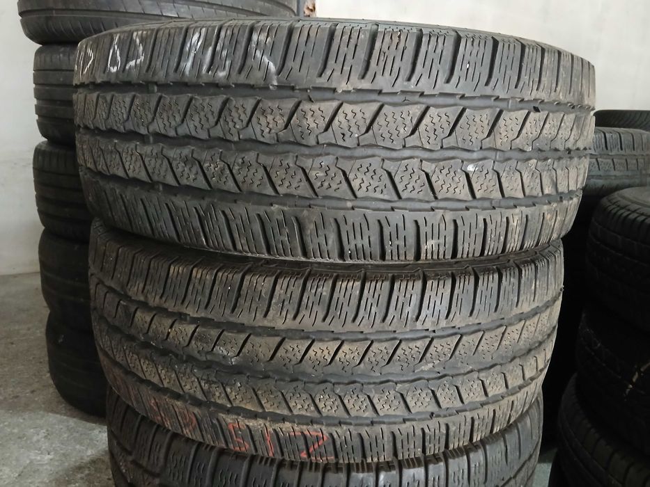 4 pneus 215/65R16 C Continental e Michelin