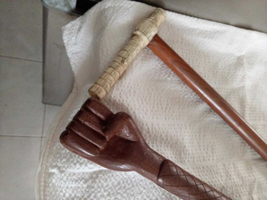 Bengalas de artenato africano.