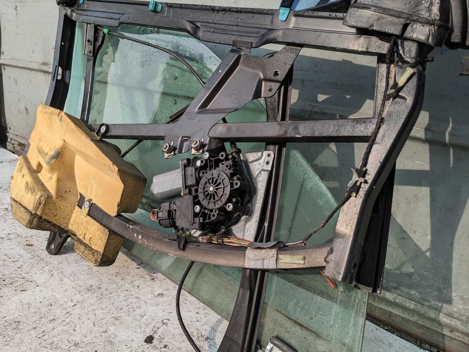 Audi A4 B5 Mechanizm Podnośnik Ramka Szyby Lewy Przód Lewy Przedni