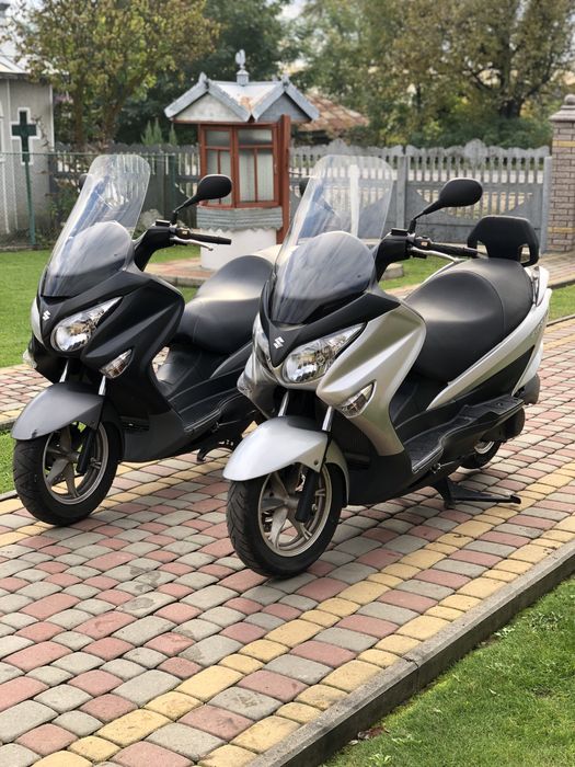 Скутер  Suzuki Burgman 2015 рік