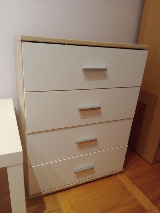 Komoda biało cielista