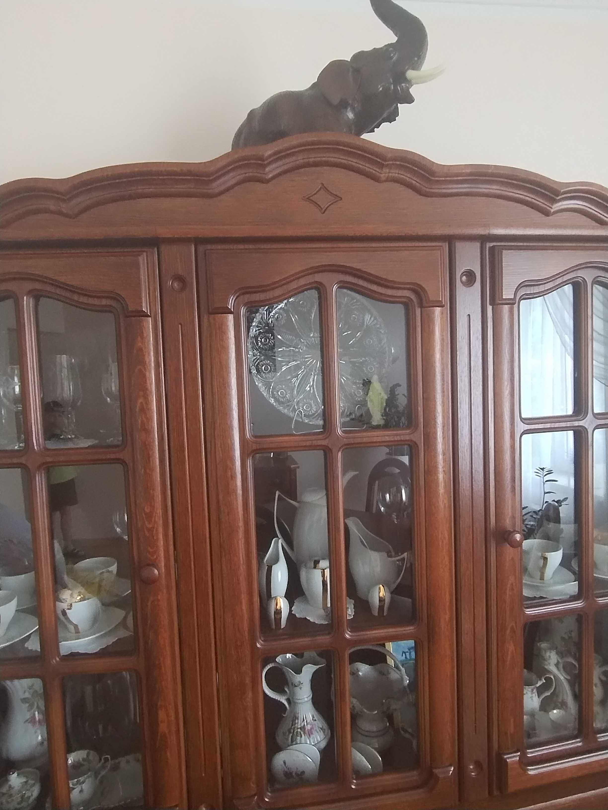 Zestaw mebli 4 części+stół i krzesła
