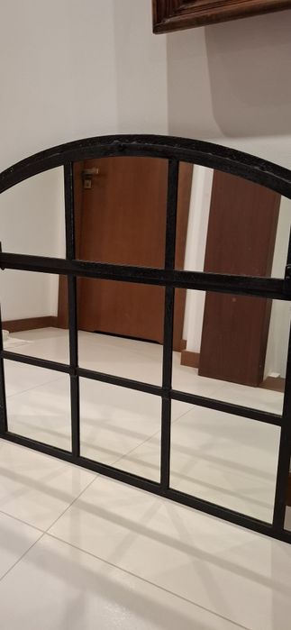 Lustro nascienne wykonane z okna fabrycznego