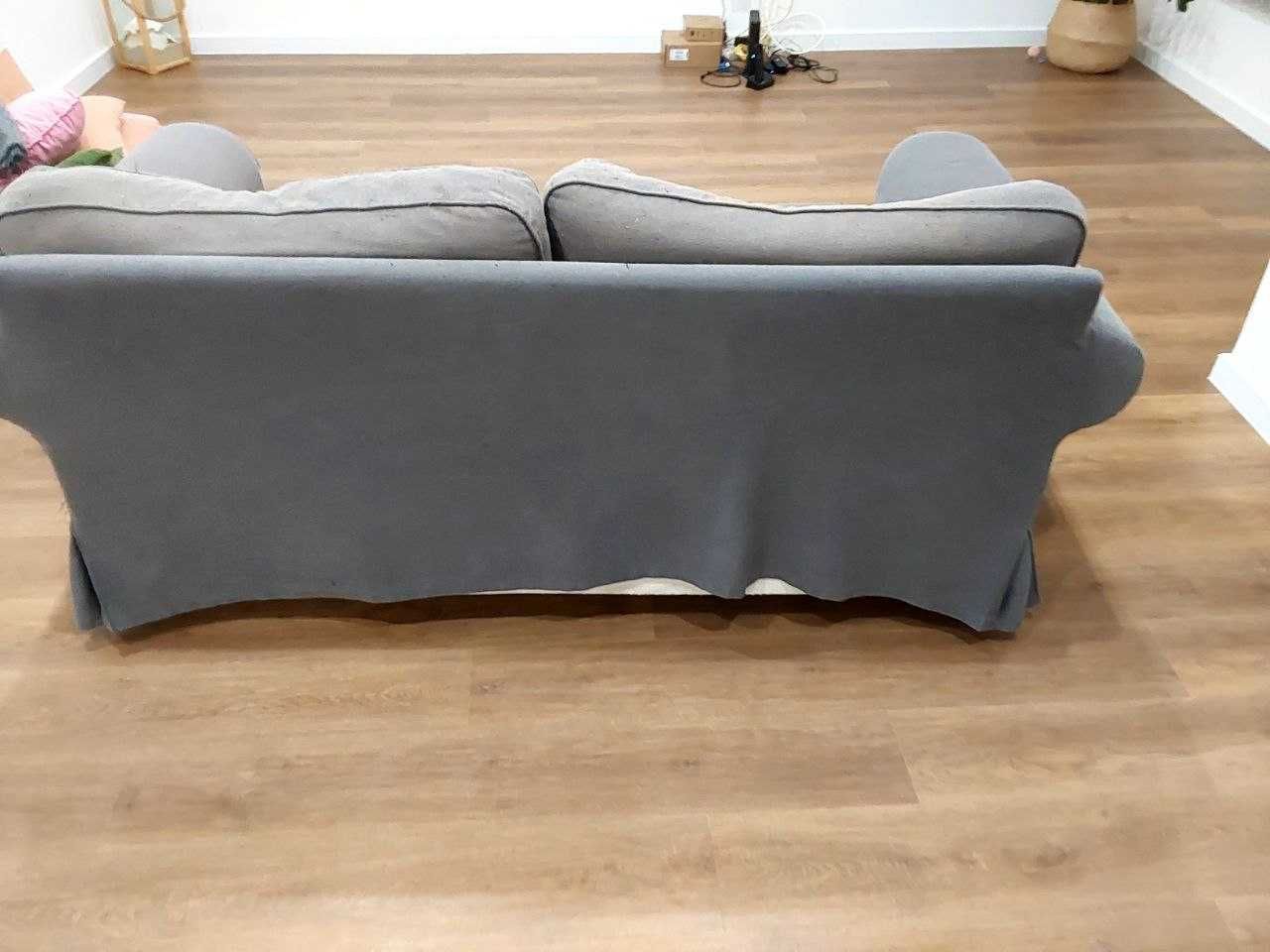 Sofá simples grande de 2 lugares básico cinzento com capa