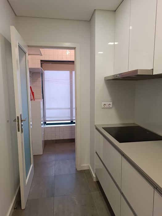 Arrendo Apartamento T2 Porto 1400€