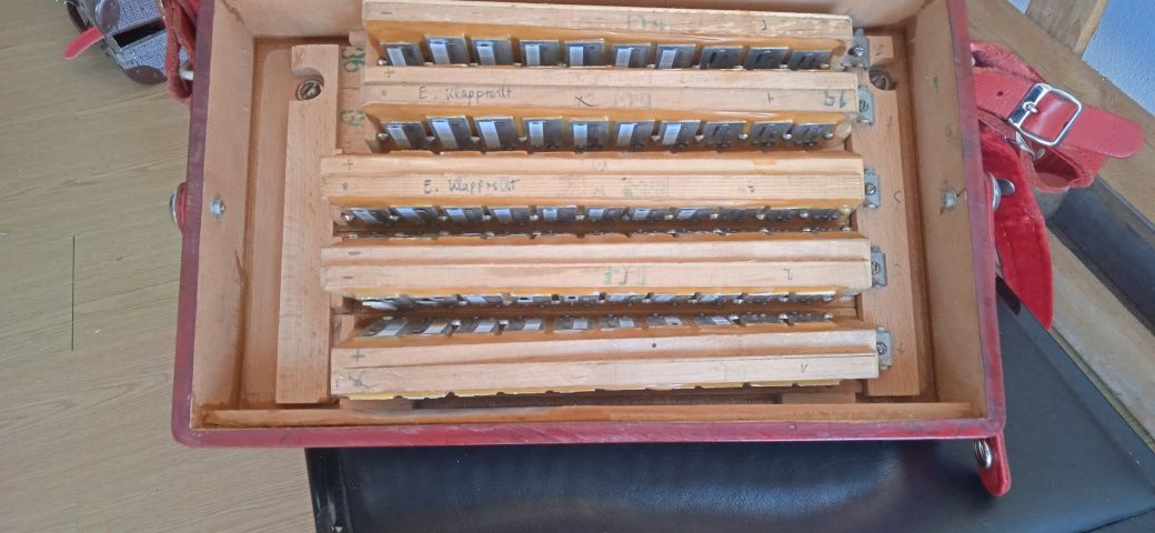 Afinação/reparação/restauro de acordeons, concertinas e harmónios