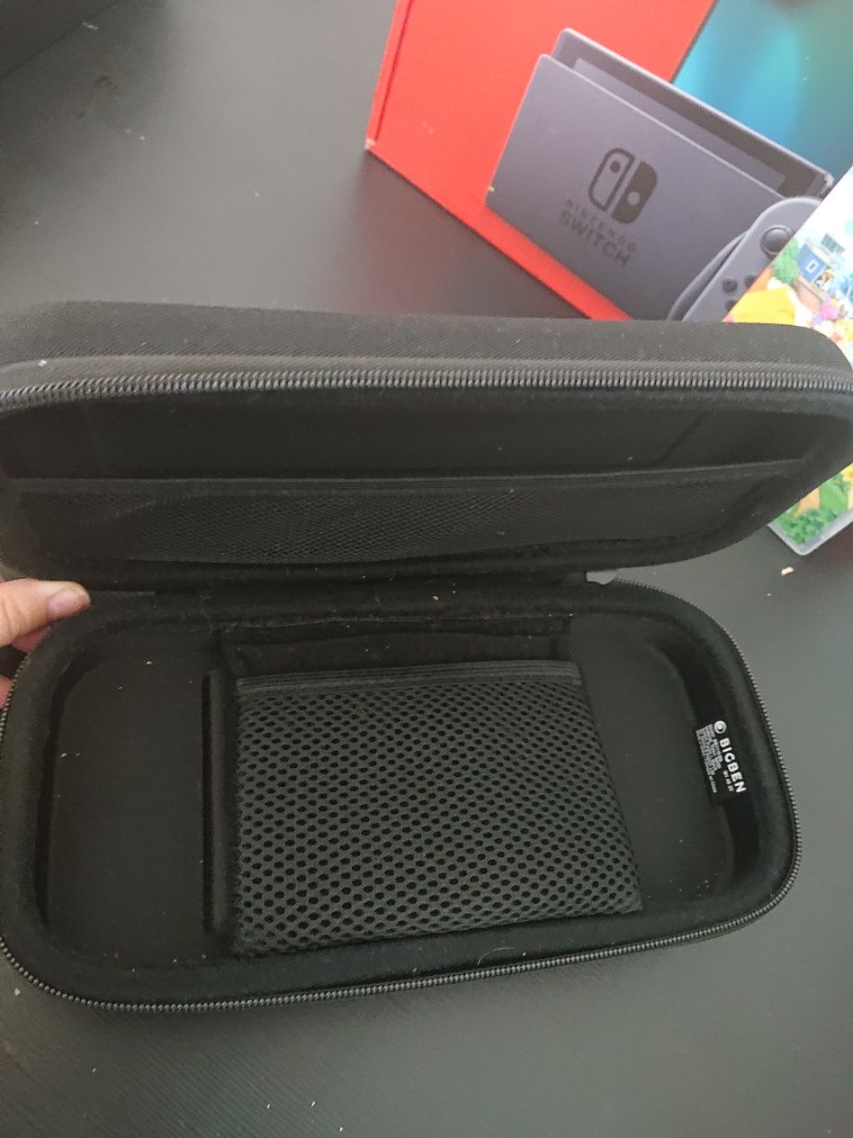 Nintendo Switch V.2 Etui twarde i Animal Crossing New Horizons