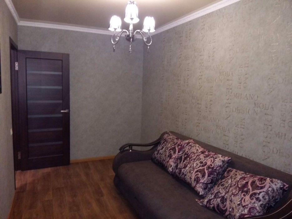 Подобова оренда квартири.. Двухкомнатная. 95 квартал, Центр, Ашан