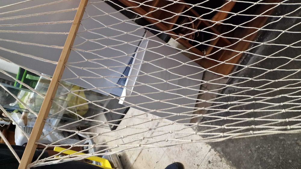 Cama de Rede em Algodão com Hastes de Madeira