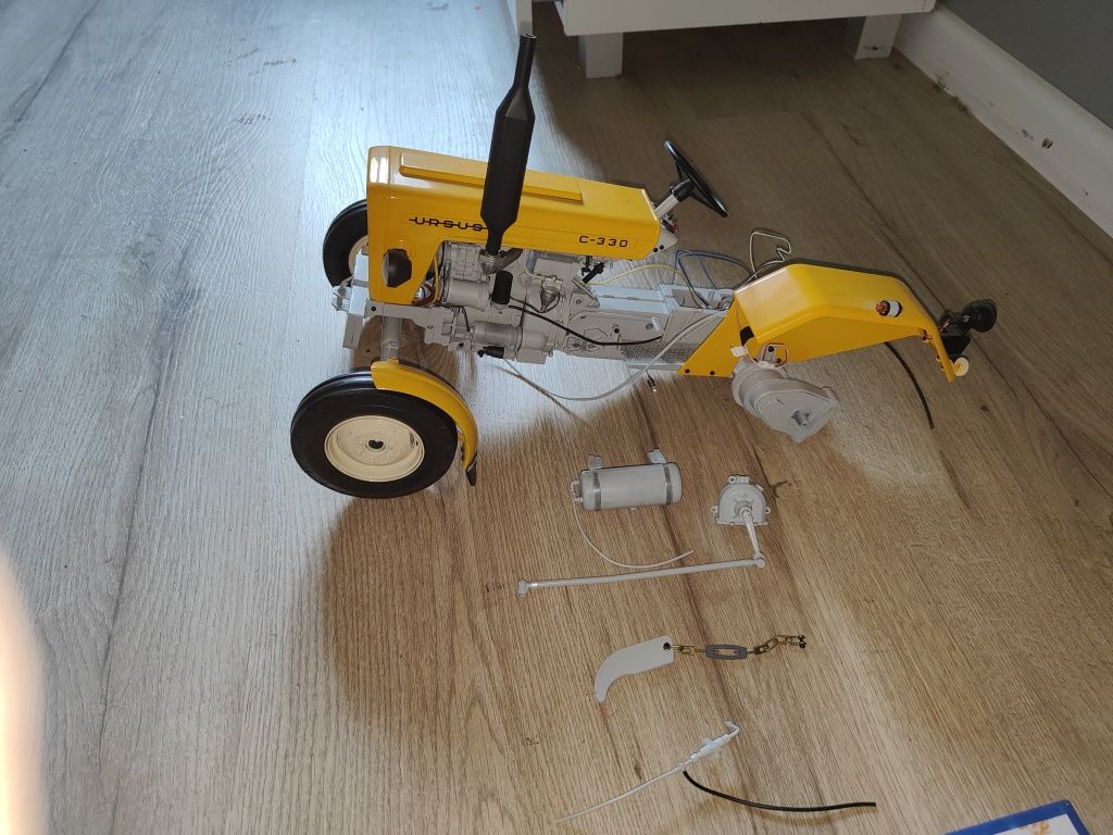 Model Ursus C330 deagostini
