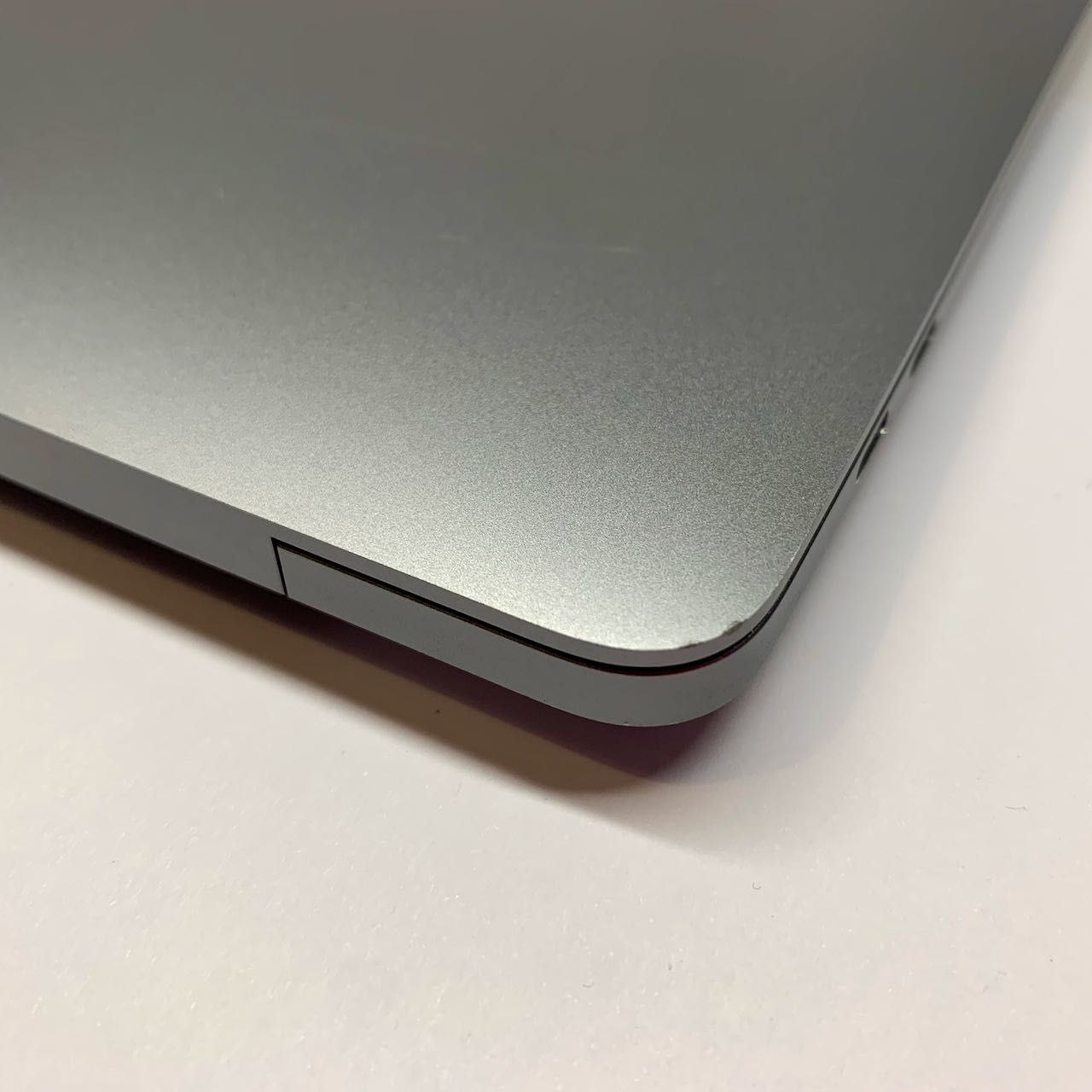 APPLE MacBook Pro 13” M1 / 8 GB RAM / 256 GB SSD / 2020 LAPTOP okazja