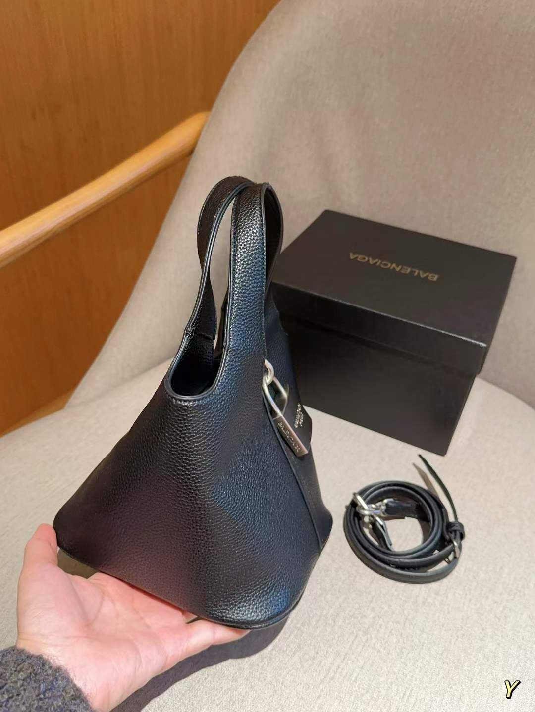 Torebka damska elegancka Balenciaga od reki