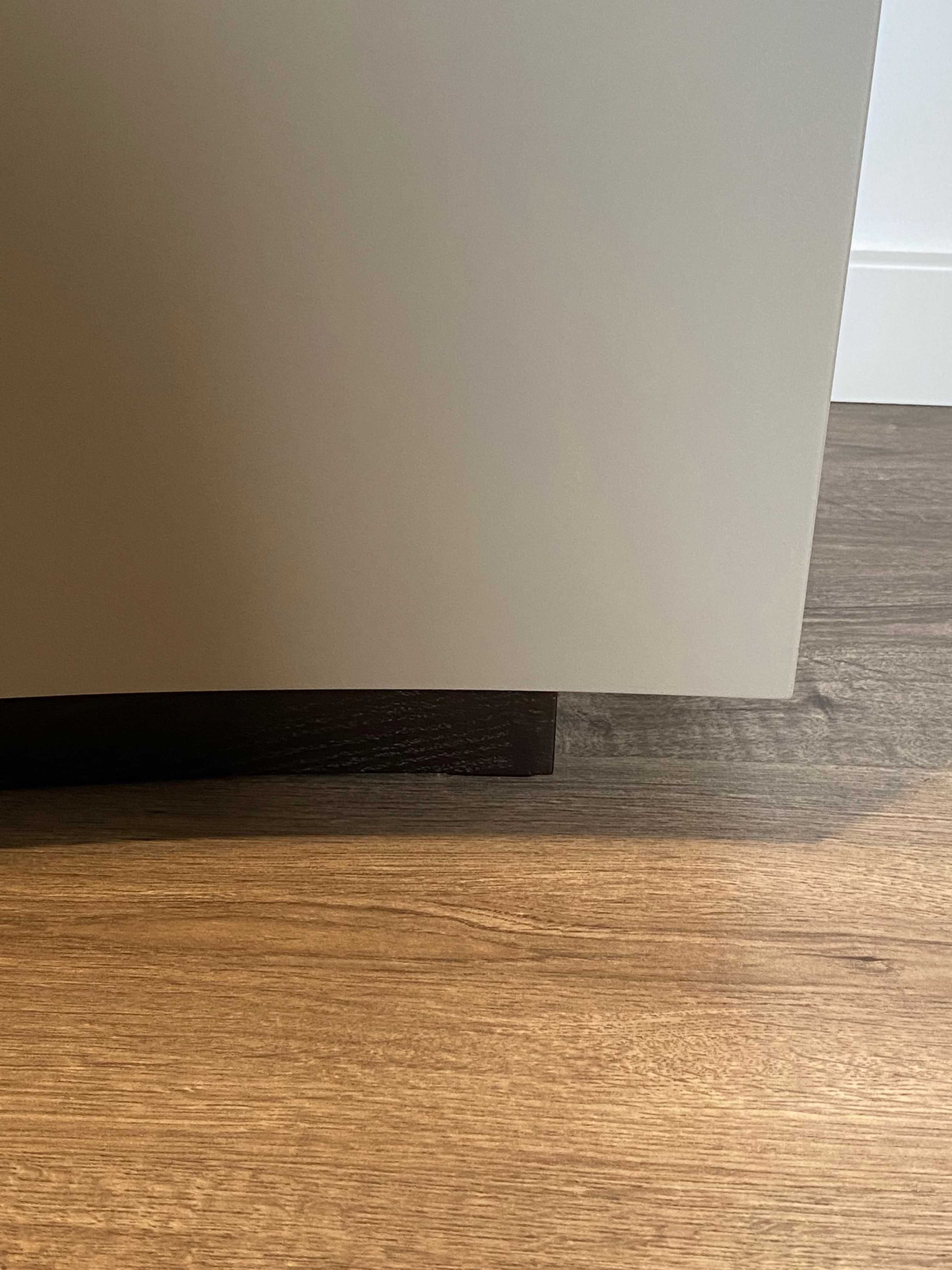 Vendo Conjunto de Sala - Aparador e Louceiro Wengué e Cinza