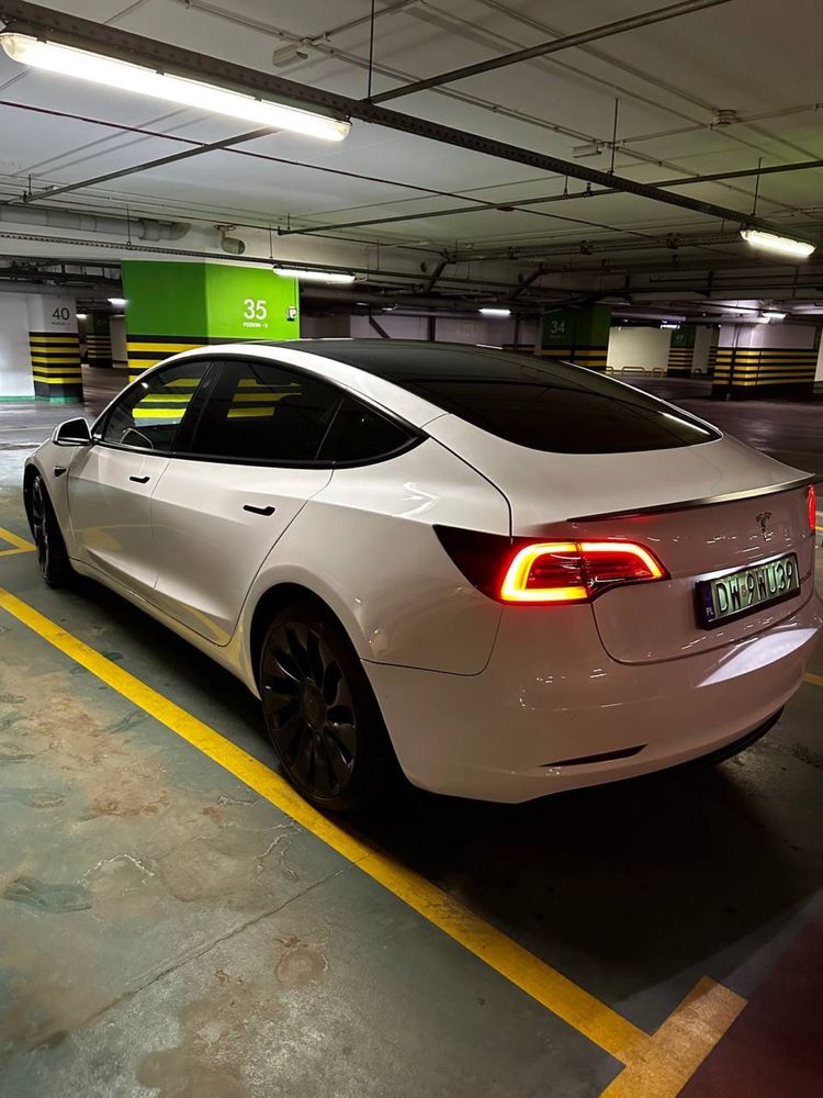 Tesla 3 Performance Europa FSD
