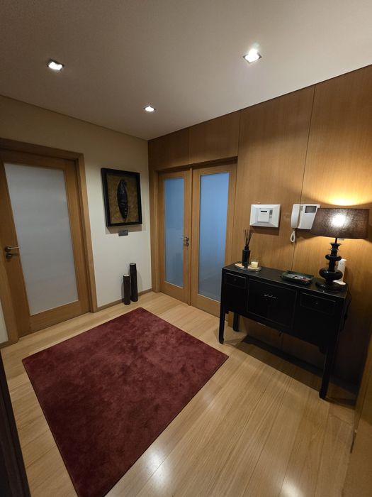 Apartamento T3 com terraço e box p 2 carros