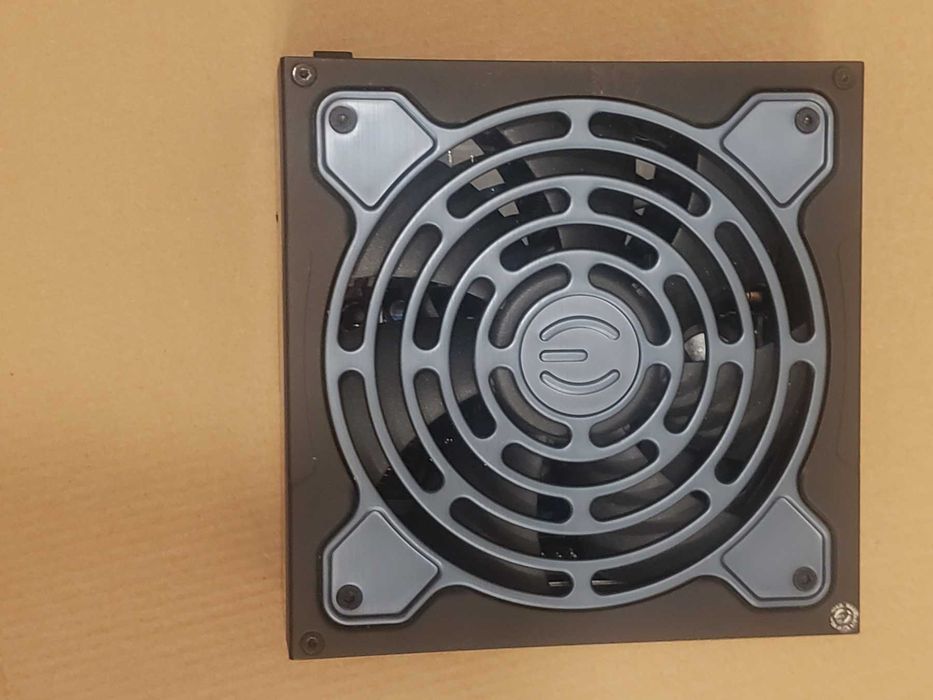 Блок питания EVGA 650 P5. 80+ platinum. неисправный.