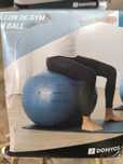 Bola pilates novas na caixa fechadas no plástico.