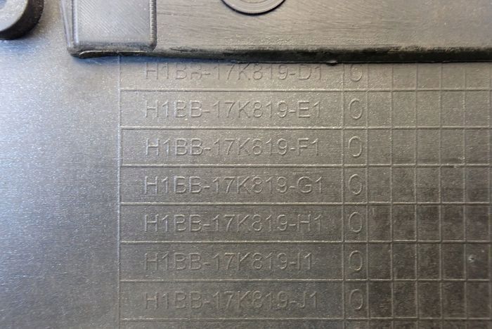 FORD FIESTA MK8 VIII 17- zderzak przedni przód