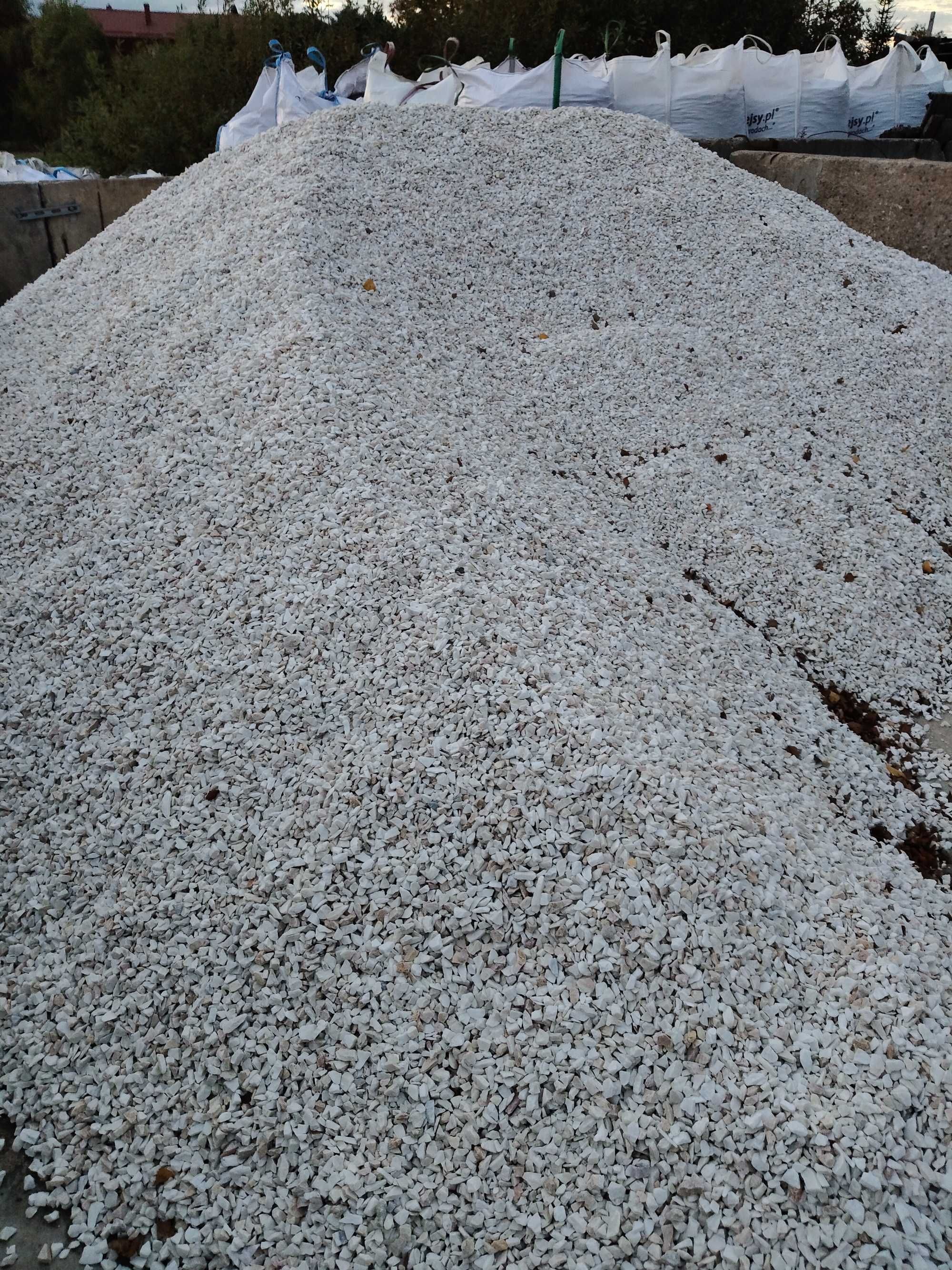 Kruszywa , grysy , otoczaki , 26 ton