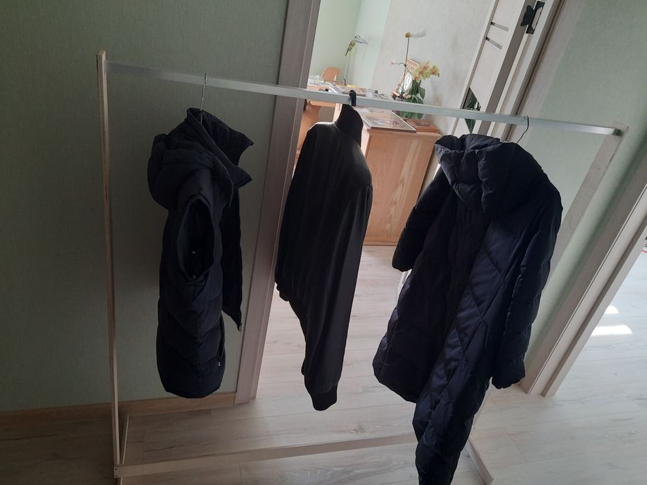 стійка вішалка для одягу