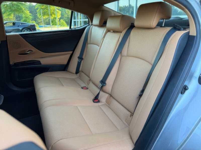 2022 Lexus ES 300h