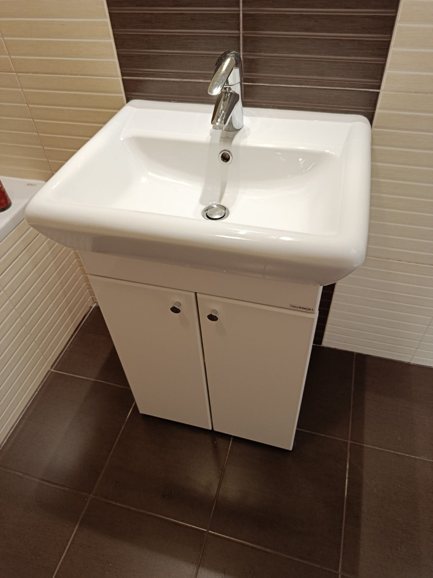 Umywalka Cersanit z baterią Grohe + szafka