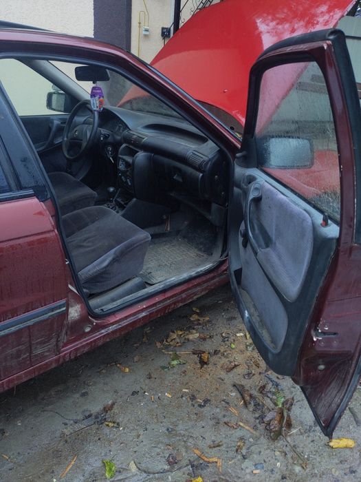 Опель Астра ф 1.6