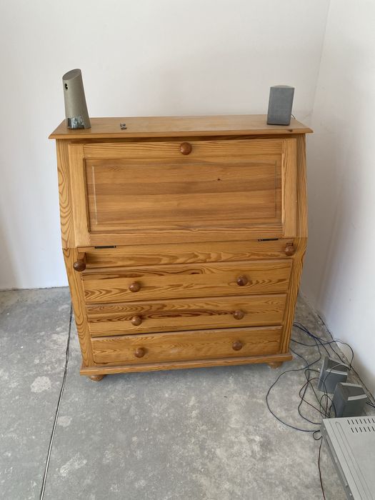 Biurko  sosnowe z szufladami