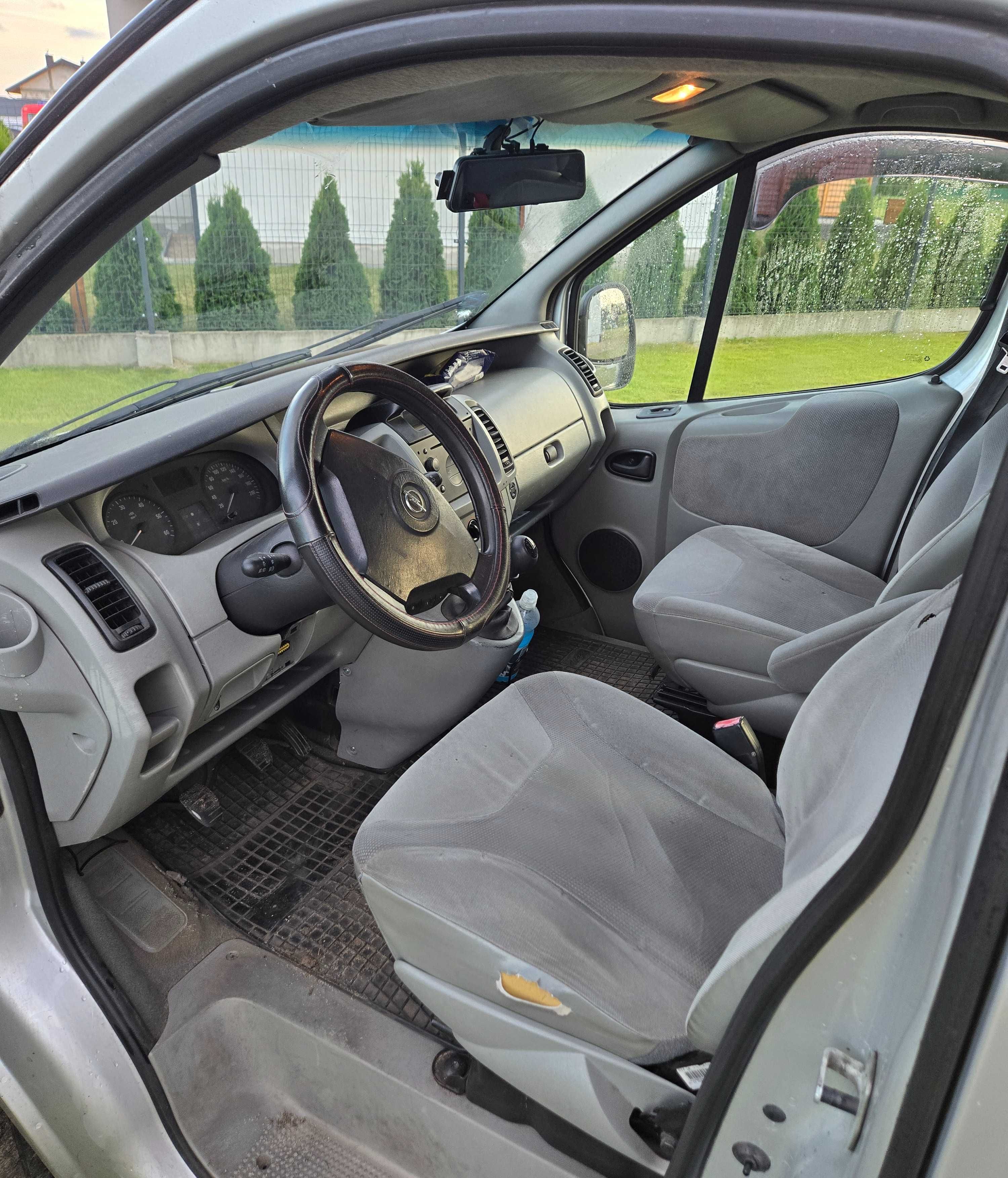 Opel Vivaro Tour 1.9 CDTi 101km - Webasto, Klima  8 osób, hak
