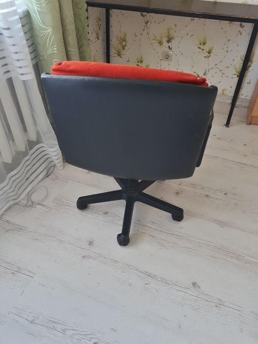 Продам не убиваемое очень устойчивое кресло звоните договор реальному