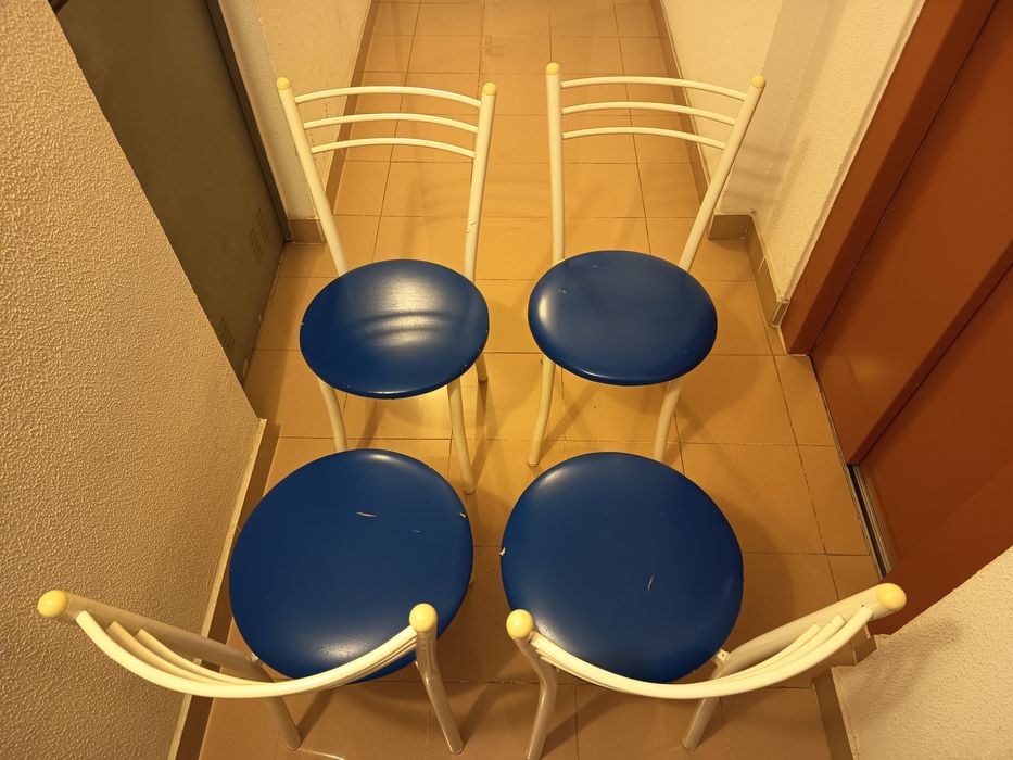 Cadeiras de cozinha em ferro